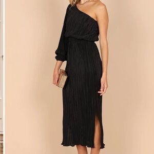 Elegant Black One-Shoulder Dress